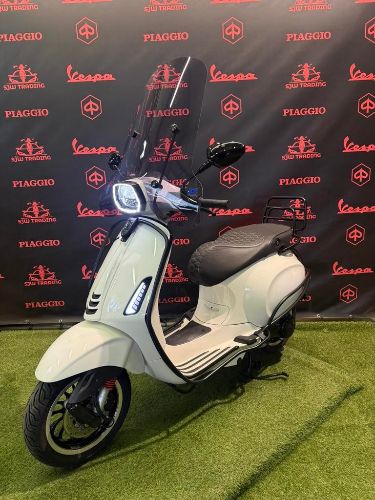 Vespa Sprint 2021 Brom Wit Full Option / RS Zadel / Garantie, Maximaal 45 km/u, Ophalen of Verzenden, Benzine