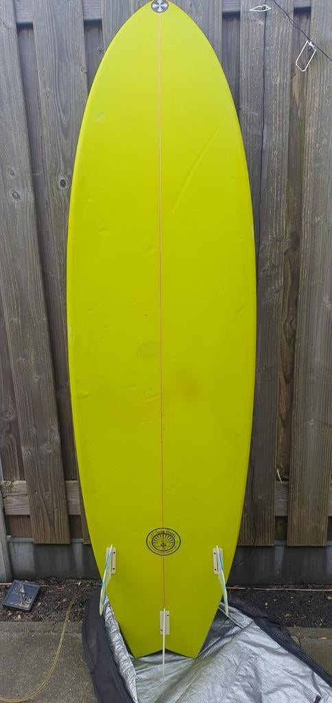Surfboard Brunotti Fish 6’2 – Compleet pakket, Watersport en Boten, Golfsurfen, Ophalen, Gebruikt, Fish, Met koord