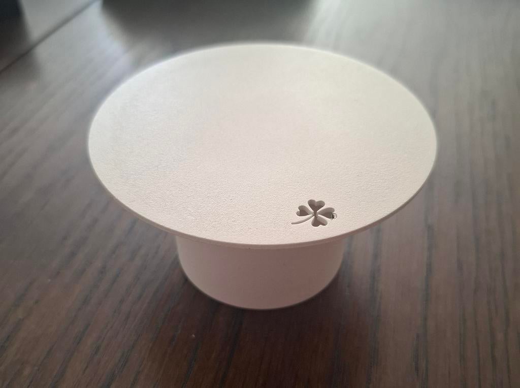 Beige crème ronde kaarsenhouder met uitgesneden klavertje 4, Overige materialen, Crème, Ophalen of Verzenden, Zo goed als nieuw