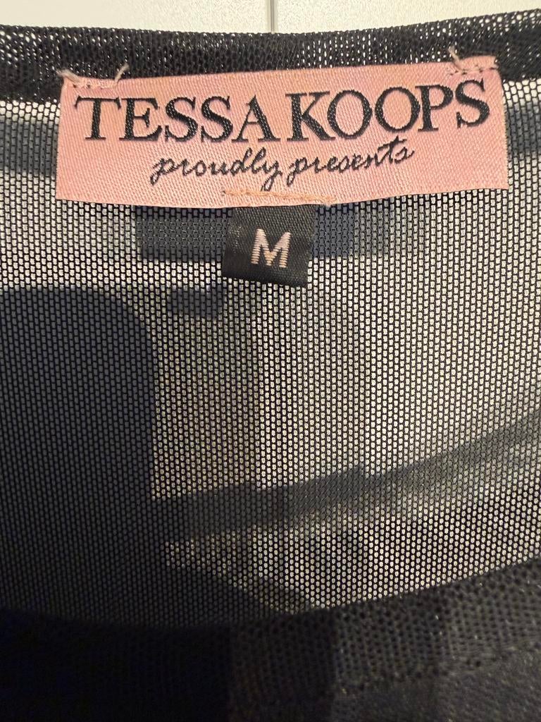 Tessa Koops Jurk Maat M - Zwart met Ruches, Kleding | Dames, Ophalen of Verzenden, Gedragen, Maat 38/40 (M), Zwart
