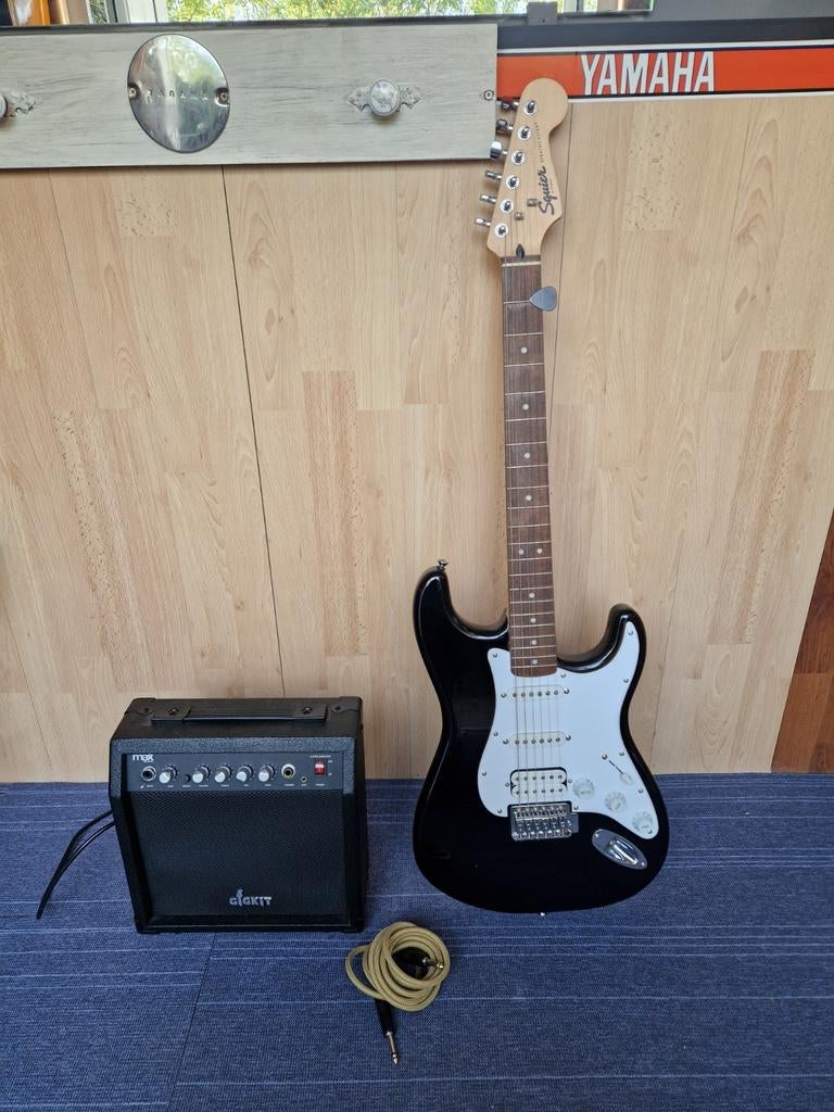 Fender Squier Stratocaster met versterker, Ophalen of Verzenden, Zo goed als nieuw, Overige merken, Met versterker