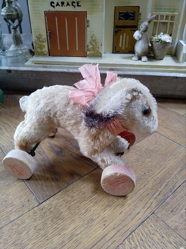 Klein Antiek Steiff haasje op wielen, uit +/-1950., Verzenden