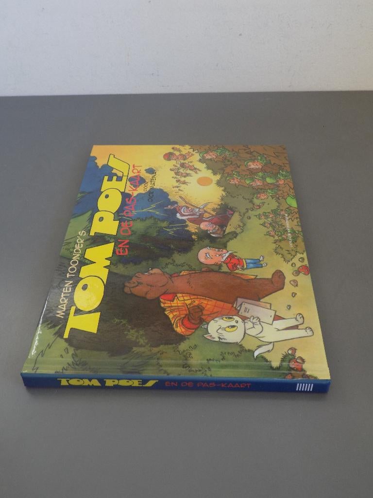 Tom Poes - nn_HC_En de pas-kaart, Eén stripboek, Ophalen of Verzenden, Zo goed als nieuw, Marten Toonder