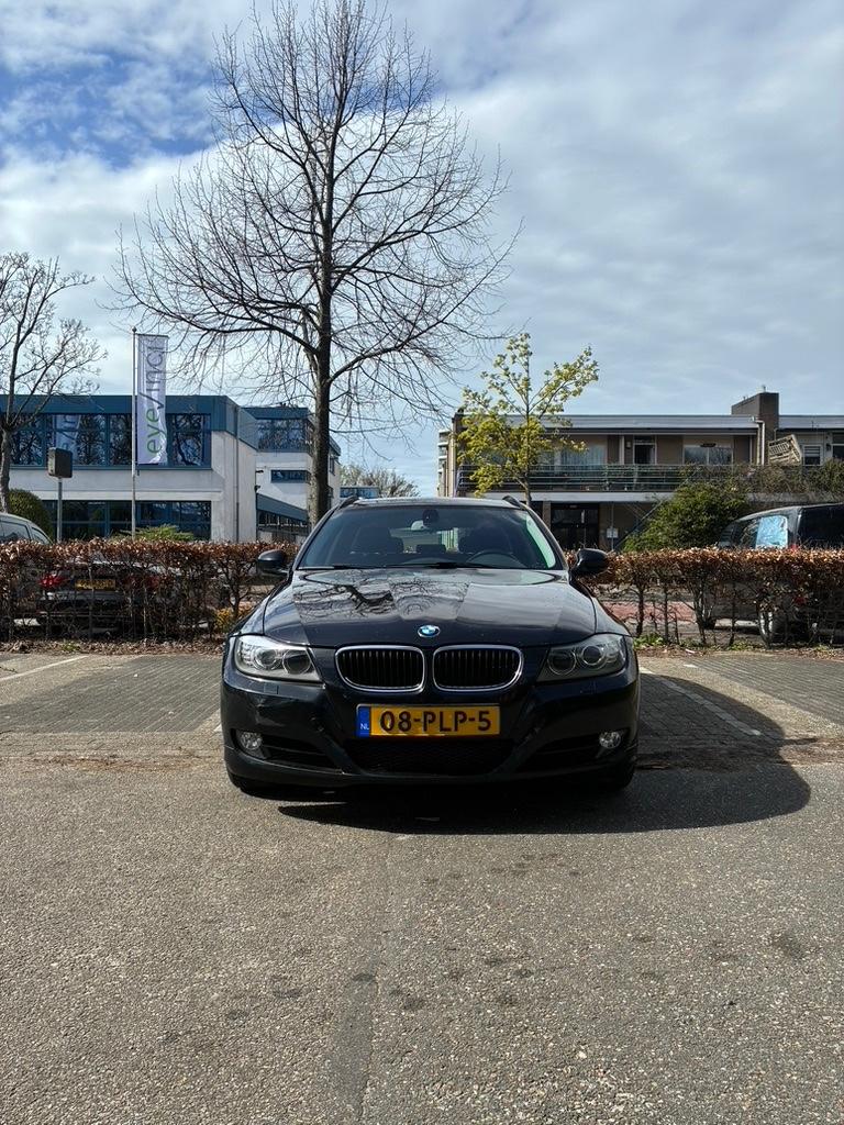 BMW 3-Serie 2.0 I 318 Touring AUT 2011 Zwart, Automaat, Euro 5, 1995 cc, 4 cilinders
