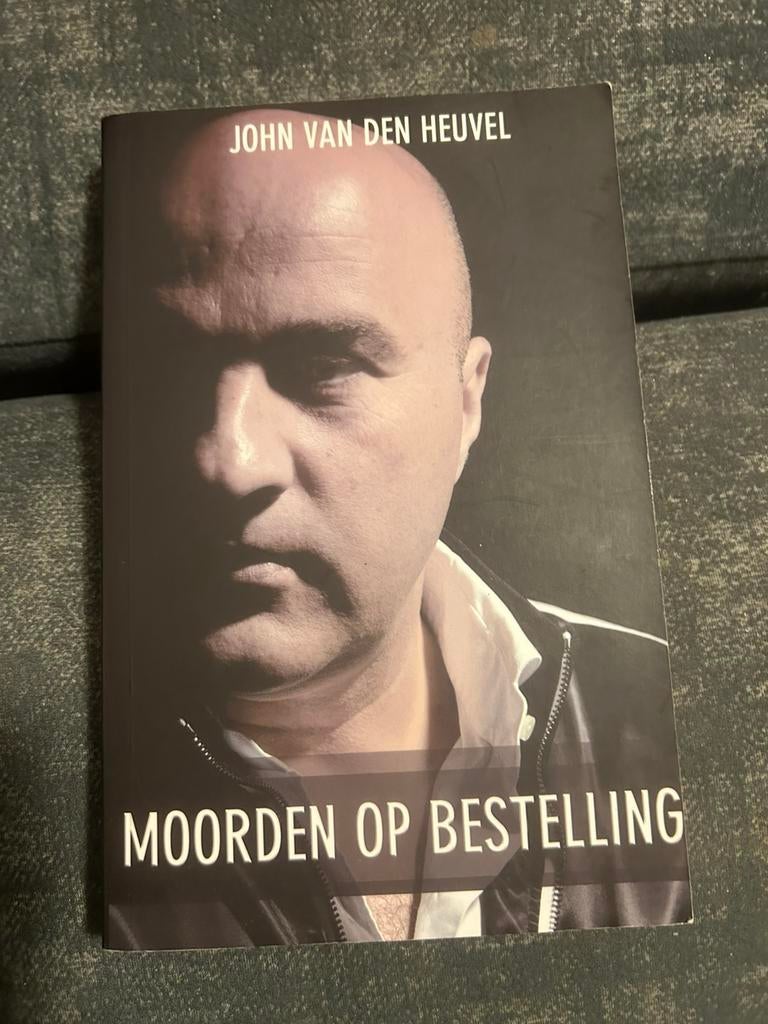 JOHN VAN DEN HEUVEL moorden op bestelling, Ophalen of Verzenden, Zo goed als nieuw, Film, Tv en Media