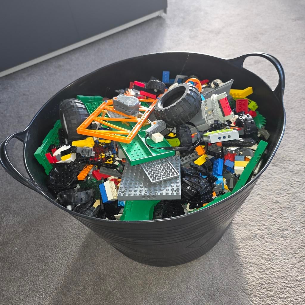 Wasmand en halve kistje vol met diverse LEGO, Ophalen
