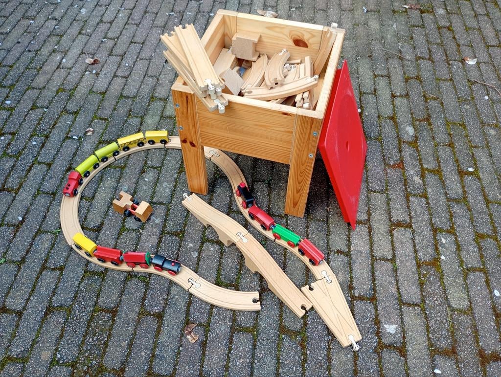 Houten treinbaan met opbergkist, Ophalen