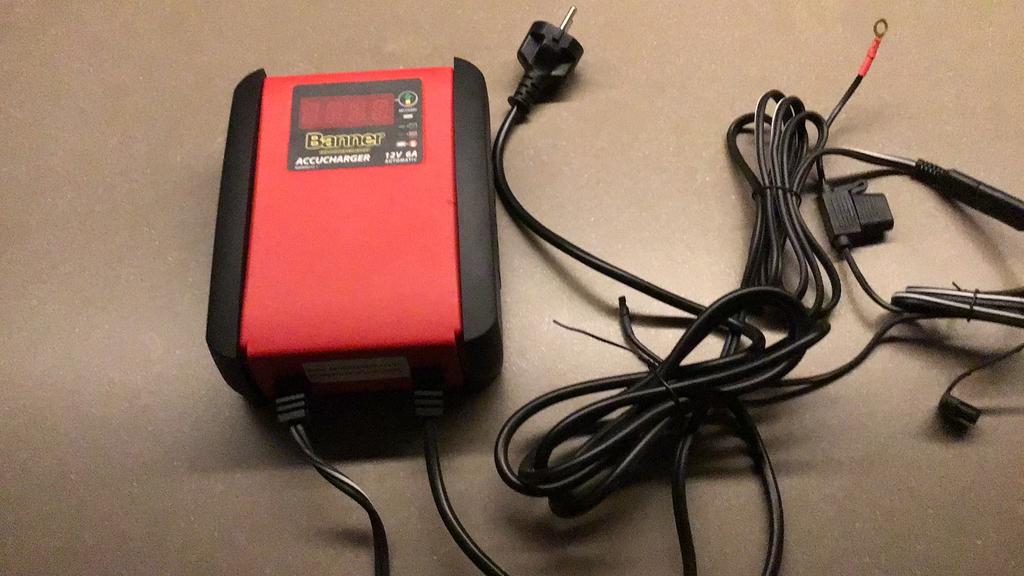 Banner acculader en druppelaar., Ophalen of Verzenden, Zo goed als nieuw