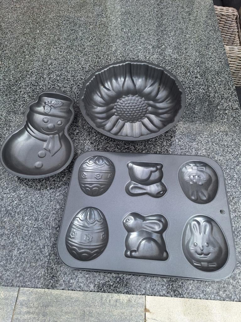 Bakvormen: Sneeuwpop, Zonnebloem, Pasen (6 vormen), Ophalen of Verzenden, Zo goed als nieuw