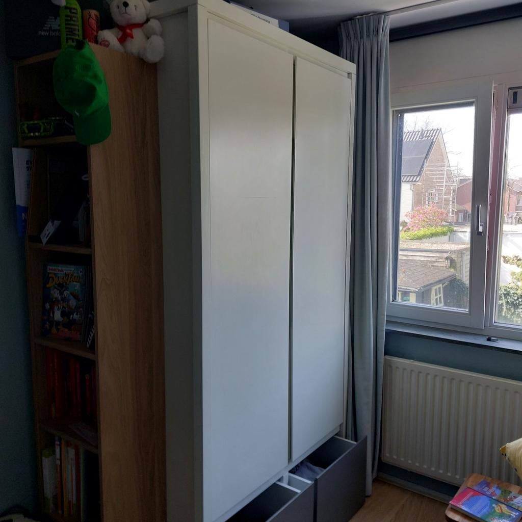 Bopita witte kledingkast met legplanken en hangruimte, Met deur(en), Gebruikt, 100 tot 150 cm, 200 cm of meer