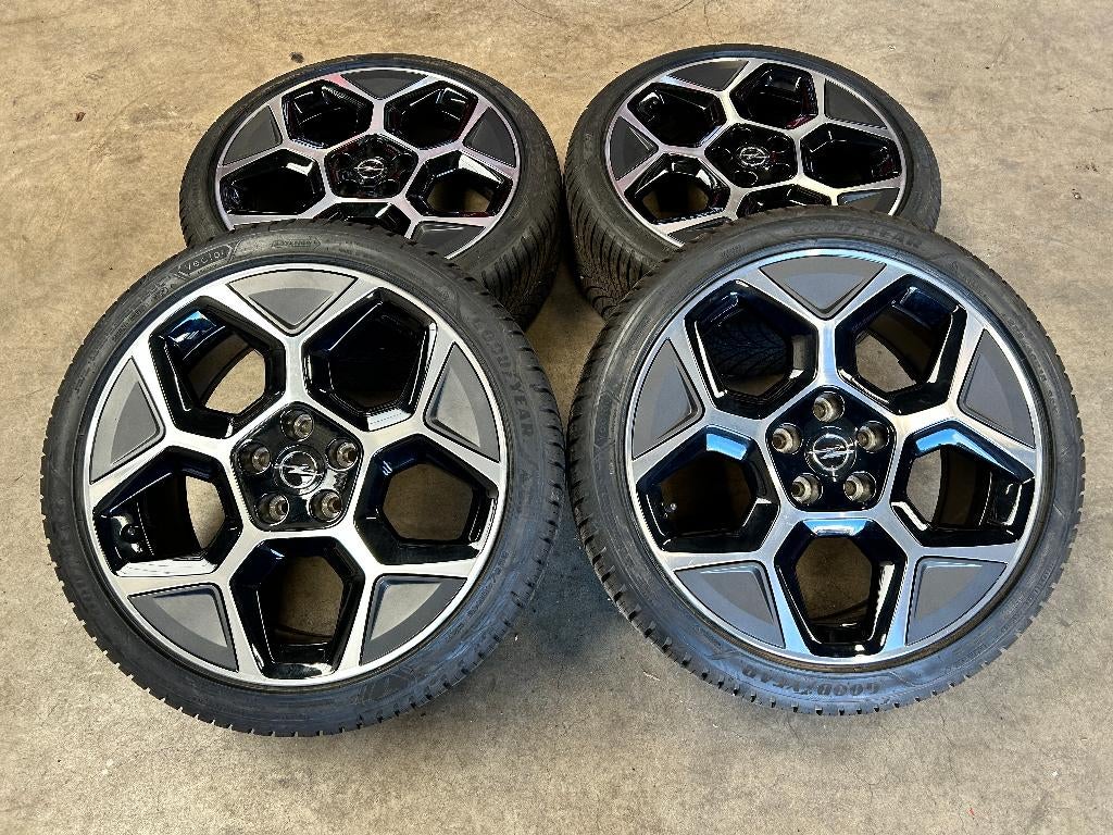 18 inch originele velgen + vierseizoenenbanden Opel Astra L, Auto-onderdelen, Banden en Velgen, Banden en Velgen, Zomerbanden