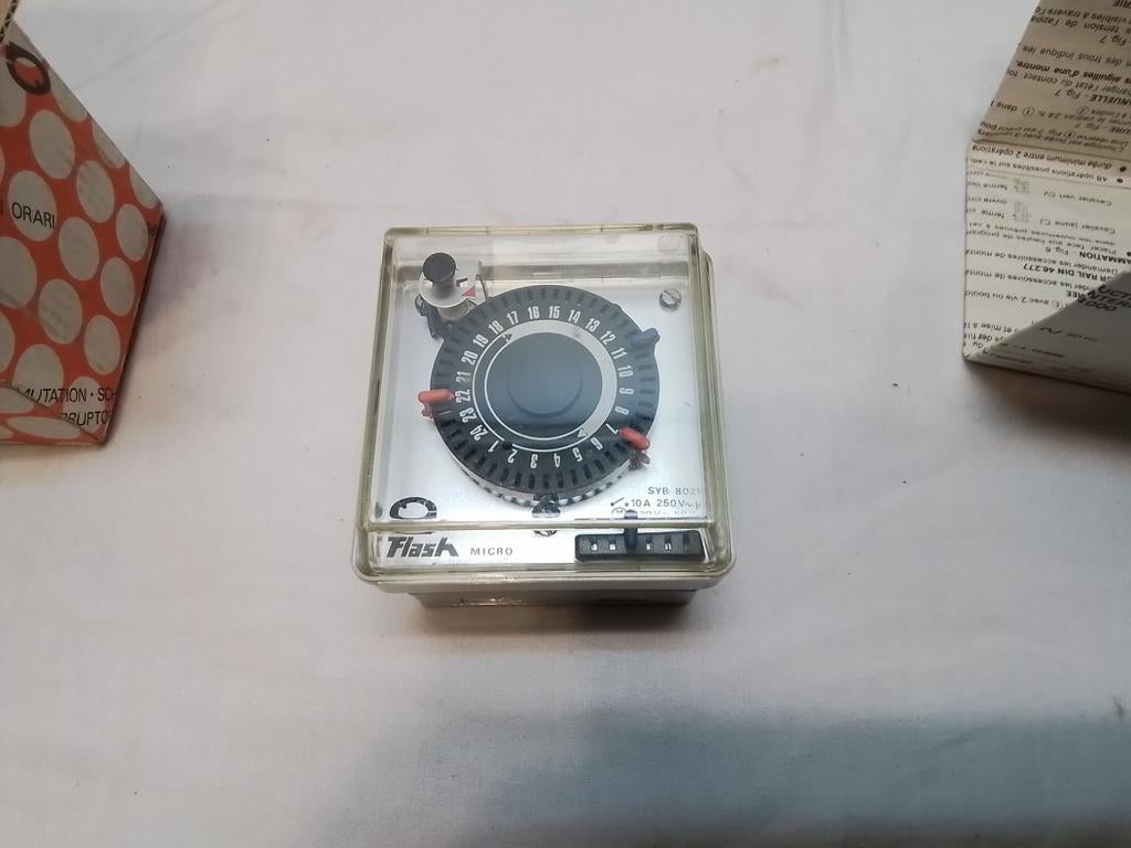 Flash Micro Tijdschakelaar - Meter, Doe-het-zelf en Verbouw, Meetapparatuur, Ophalen of Verzenden, Gebruikt, Overige meters
