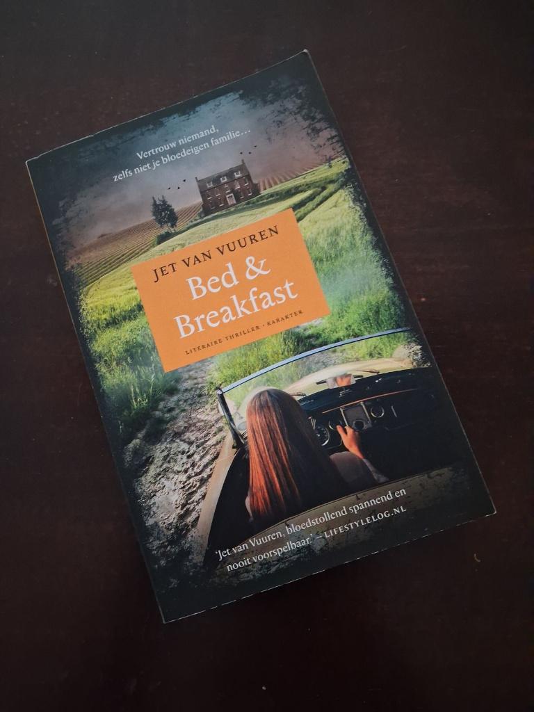 Jet van Vuuren - bed & breakfast NL, Boeken, Thrillers, Gelezen, Ophalen of Verzenden