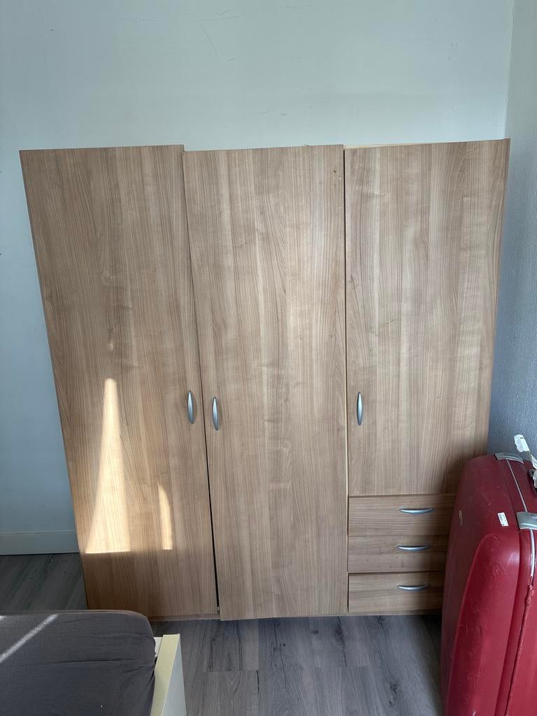 Gratis nette kast met deuren en lades, Gebruikt, Ophalen of Verzenden, 150 tot 200 cm, Overige houtsoorten