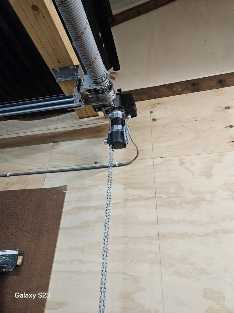 Roldeur motor en bedieningskast, Ophalen