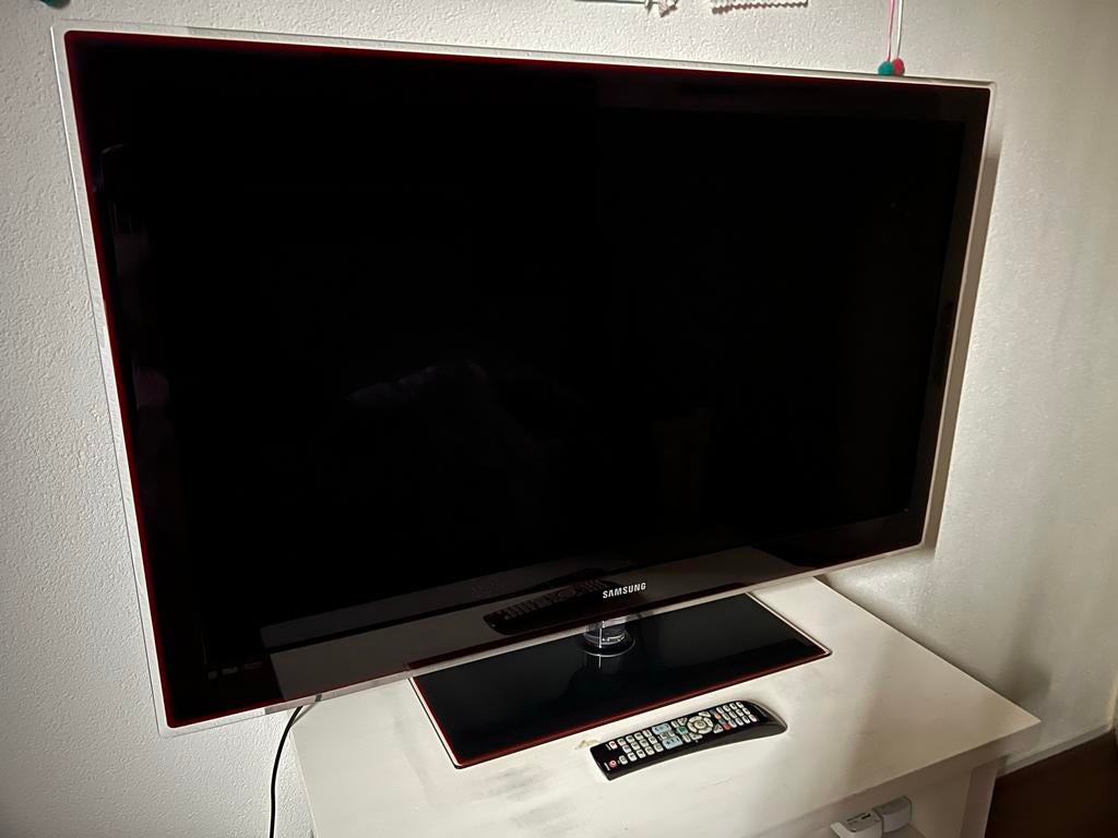 Samsung UE46B7000WP 46 inch LED TV + Ophangsysteem, Ophalen, 100 Hz, Samsung, 100 cm of meer