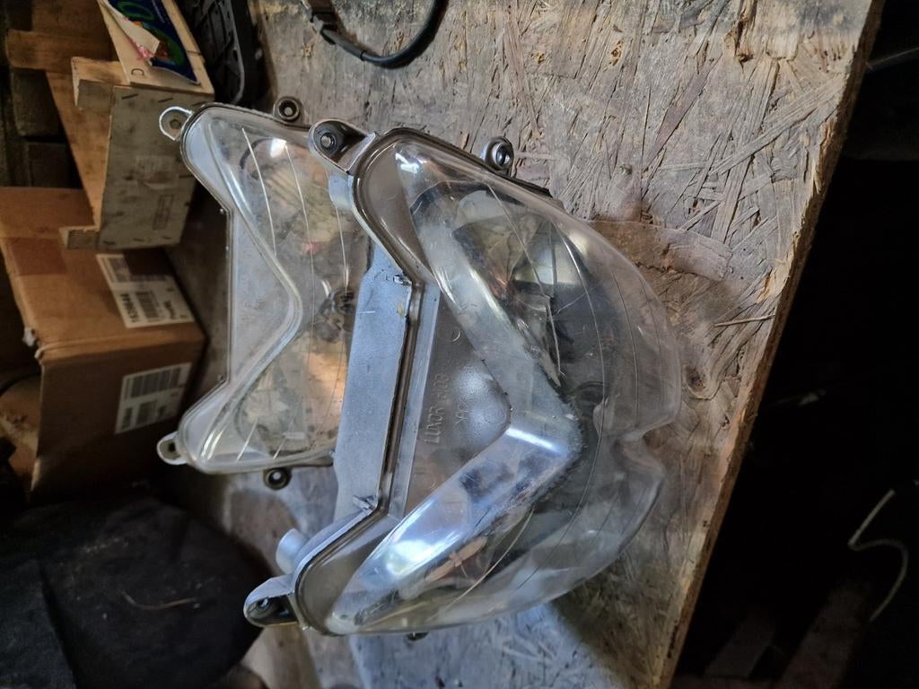 aerox voorlamp 2x netten staat € 20 per stuk, Fietsen en Brommers, Brommeronderdelen | Scooters, Ophalen of Verzenden, Zo goed als nieuw