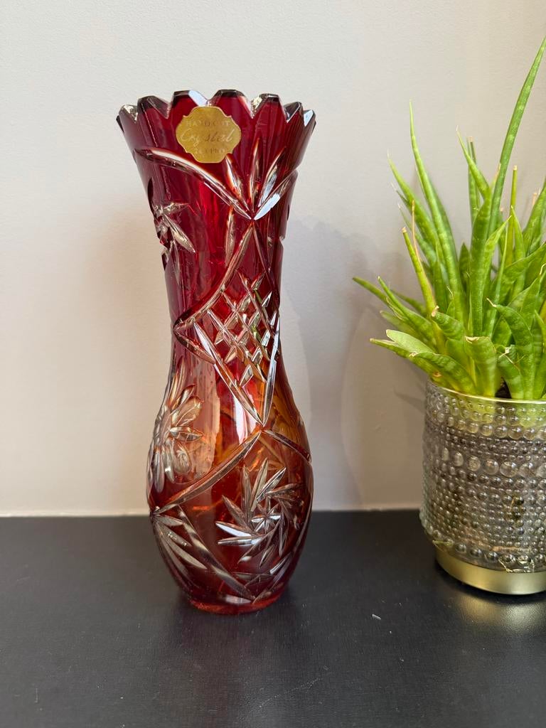 Rood kristal vaasje 24% PBO - Handgeslepen, Antiek en Kunst, Antiek | Glas en Kristal, Ophalen of Verzenden