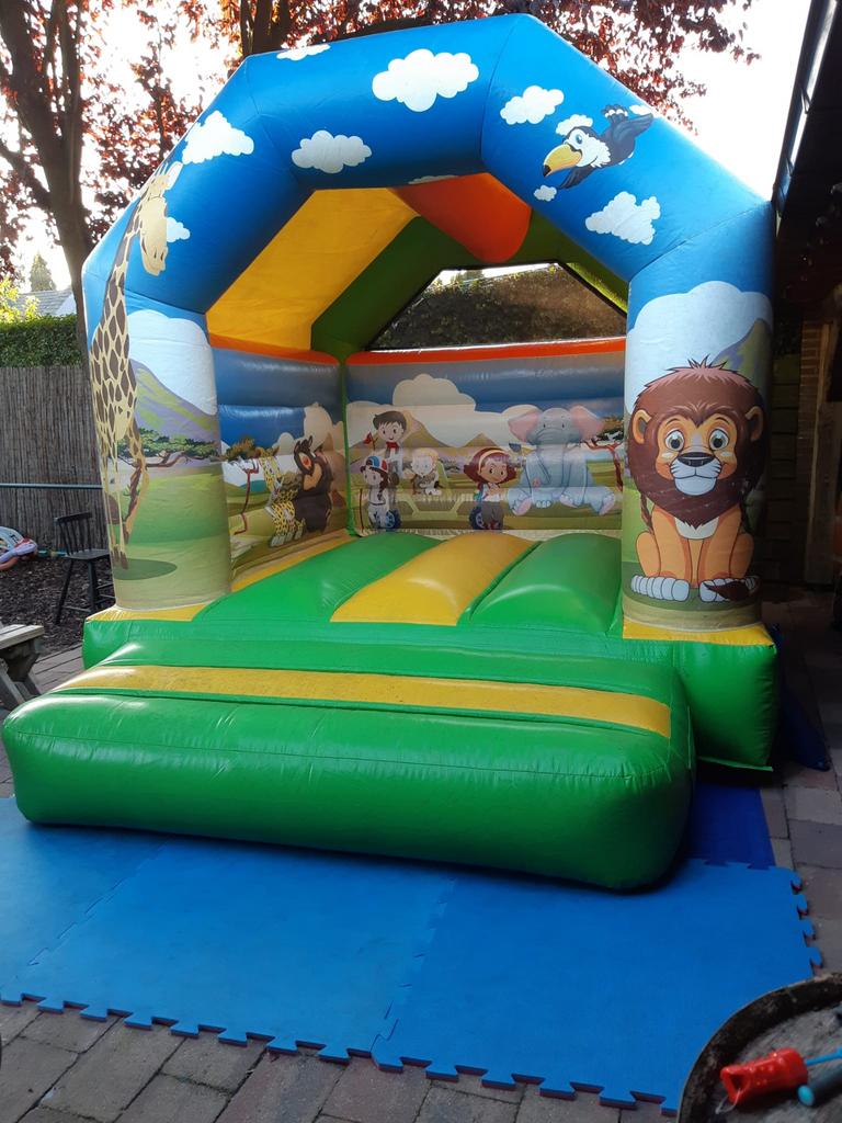 Springkusse Safari €70,- per weekend Tilburg, Waalwijk, Riel, Hobby en Vrije tijd, Feestartikelen | Verhuur, Ophalen, Zo goed als nieuw