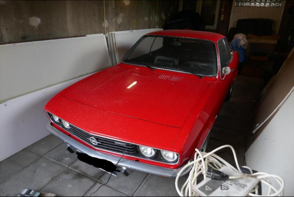 Mooie Opel Manta automatic 1972, Automaat, Achterwielaandrijving, Zwart, Opel