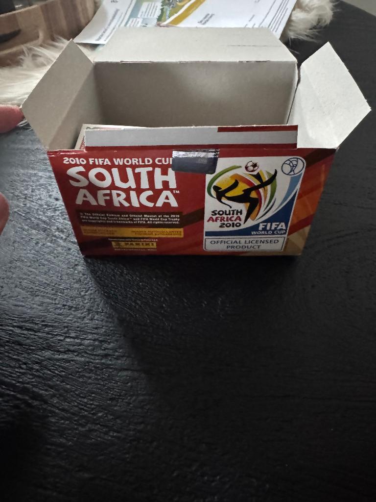 Box panini 2010 vol stickers, Ophalen of Verzenden, Zo goed als nieuw, Meerdere stickers