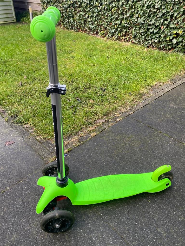 Swass kids groene step met drie ledwielen, Ophalen, Zo goed als nieuw, Overige typen