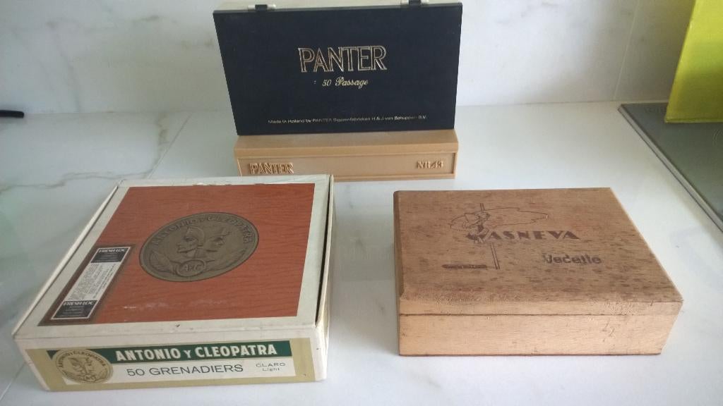 Sigaren kistjes : hout - kunststof - metaal - karton, Verzamelen, Rookartikelen, Aanstekers en Luciferdoosjes, Ophalen of Verzenden