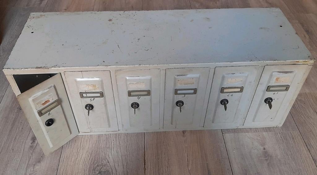 Kleine lockerkast locker kast vintage, Huis en Inrichting, Kasten | Lockerkasten, Ophalen, Zo goed als nieuw