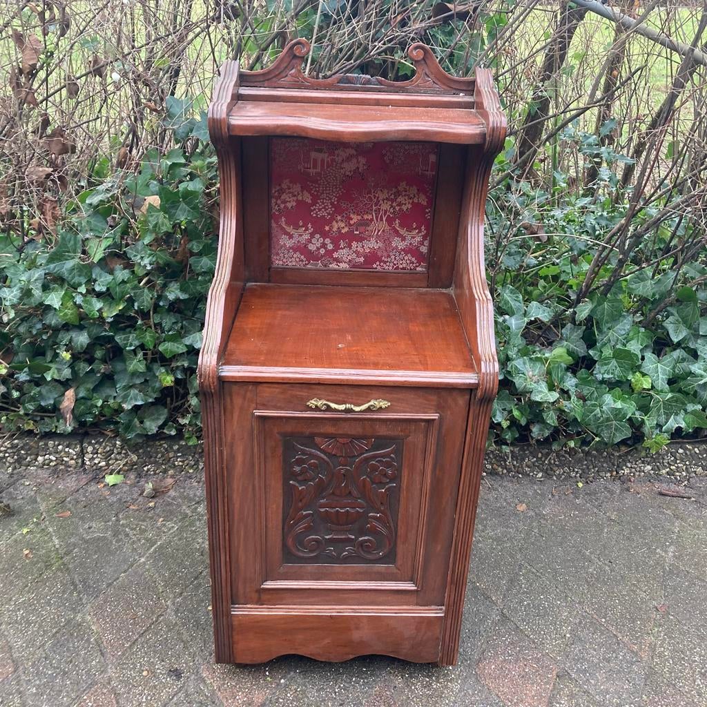 Antieke Victoriaanse Notenhouten Kastje, Ophalen