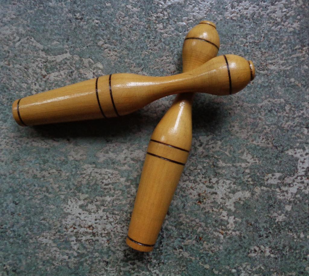 Oud houten kegelspel met 10 kegels en 2 houten ballen, Antiek en Kunst, Antiek | Speelgoed, Ophalen of Verzenden