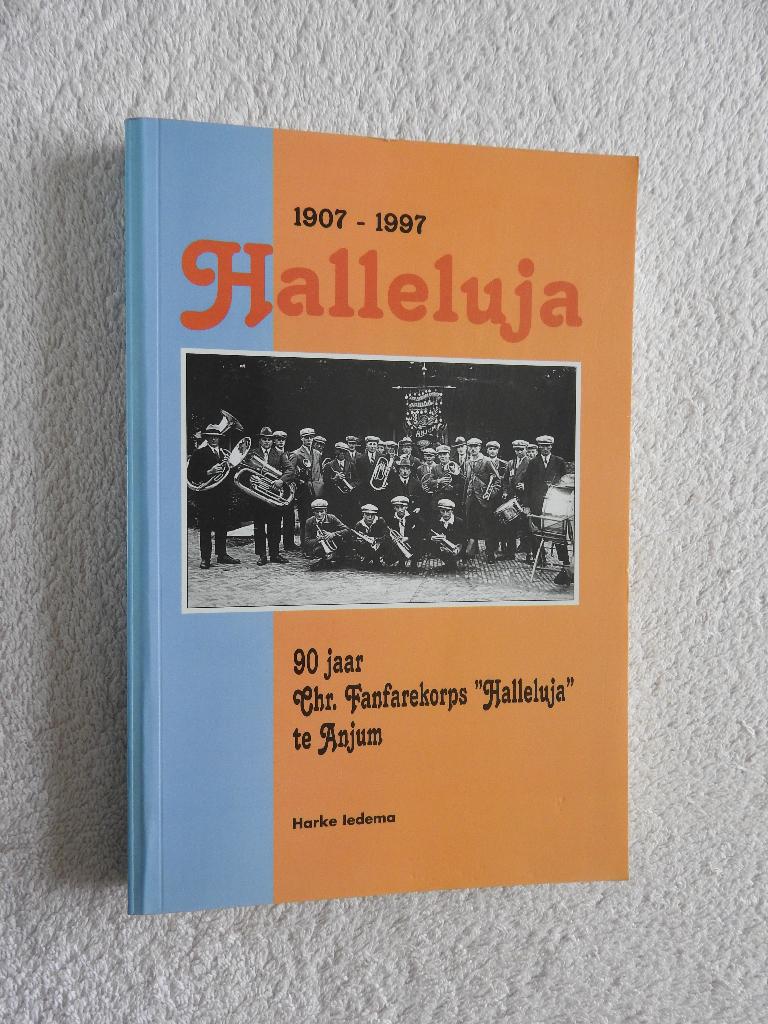90 jaar Chr. Fanfarekorps Halleluja te Anjum 1907-1997, Boeken, Ophalen of Verzenden, Zo goed als nieuw