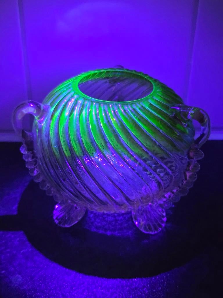 Antieke Stevens & Williams uranium glazen rosebowl, Antiek en Kunst, Ophalen of Verzenden