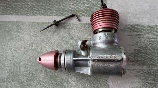 Taifun 2.47 cc diesel motor uit 1960 met  handleiding, Hobby en Vrije tijd, Modelbouw | Radiografisch | Vliegtuigen, Ophalen of Verzenden