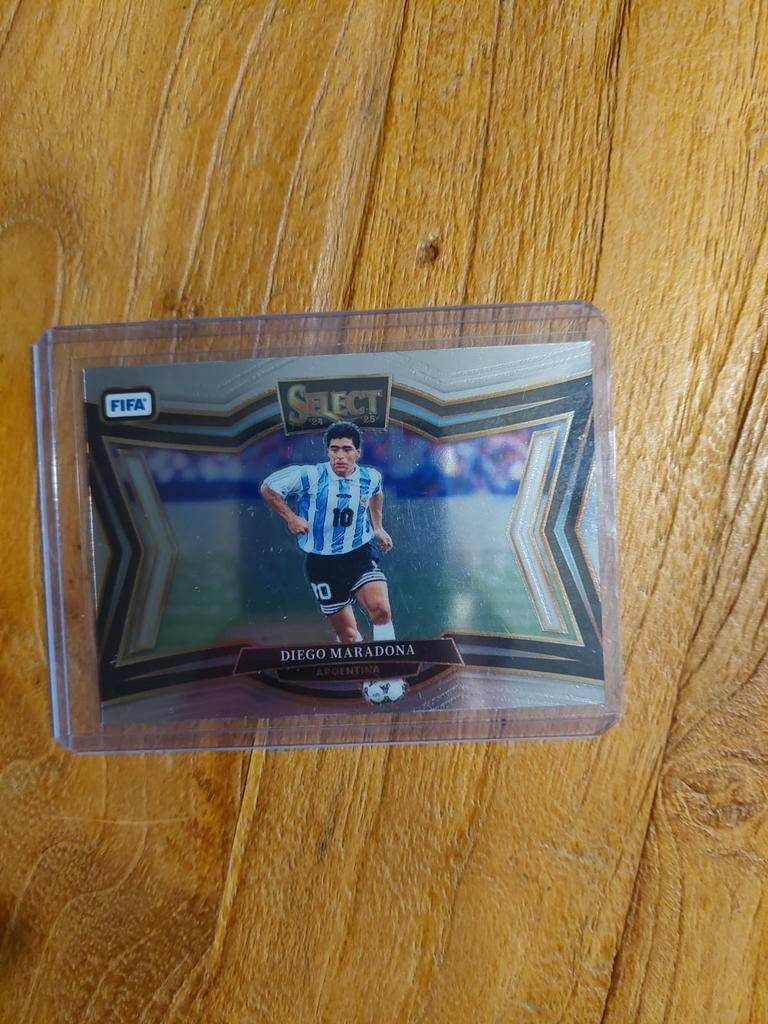 Diego Maradona Panini Select Argentinie 2024, Hobby en Vrije tijd, Stickers en Plaatjes, Ophalen of Verzenden, Zo goed als nieuw