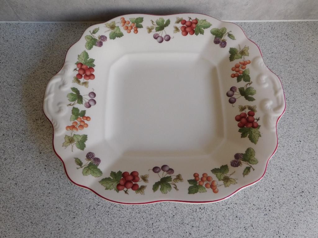 Schaal 27x23 cm. Provence Wedgwood, Ophalen of Verzenden, Wedgwood, Aardewerk, Schaal of Schalen