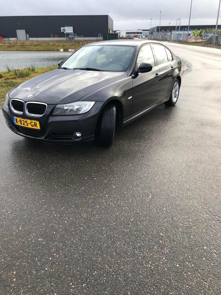BMW 3-Serie 2.0 I 318 2010 Zwart | nieuwe ketting!, Auto's, Achterwielaandrijving, Zwart, Handgeschakeld, Particulier