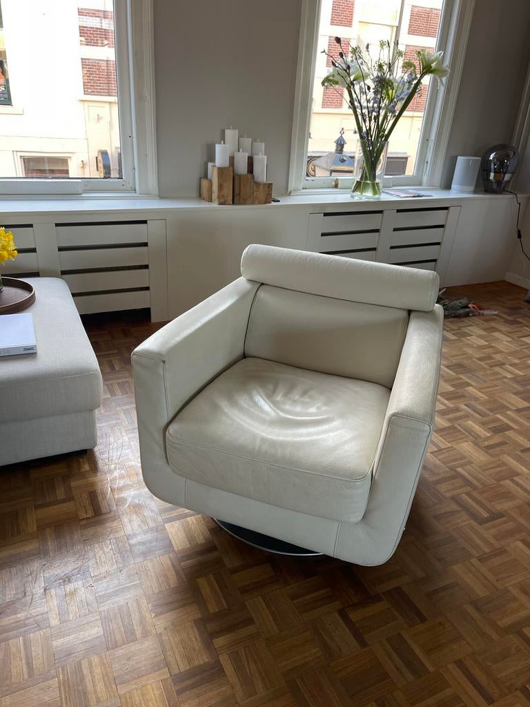 MOET WEG - Natuzzi Suad - lederen draaifauteuil op RVS voet, Ophalen, Gebruikt, 75 tot 100 cm, Modern