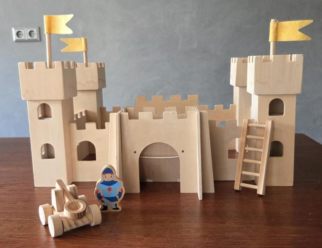 blank houten ridderkasteel en houten parkeergarage, Ophalen of Verzenden, Zo goed als nieuw, Overige typen