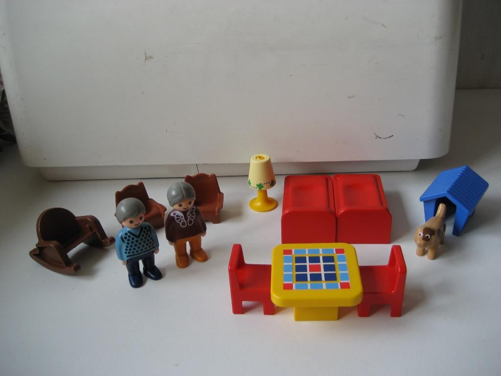123 playmobil opa en oma met hond en meubilair, Ophalen of Verzenden, Zo goed als nieuw