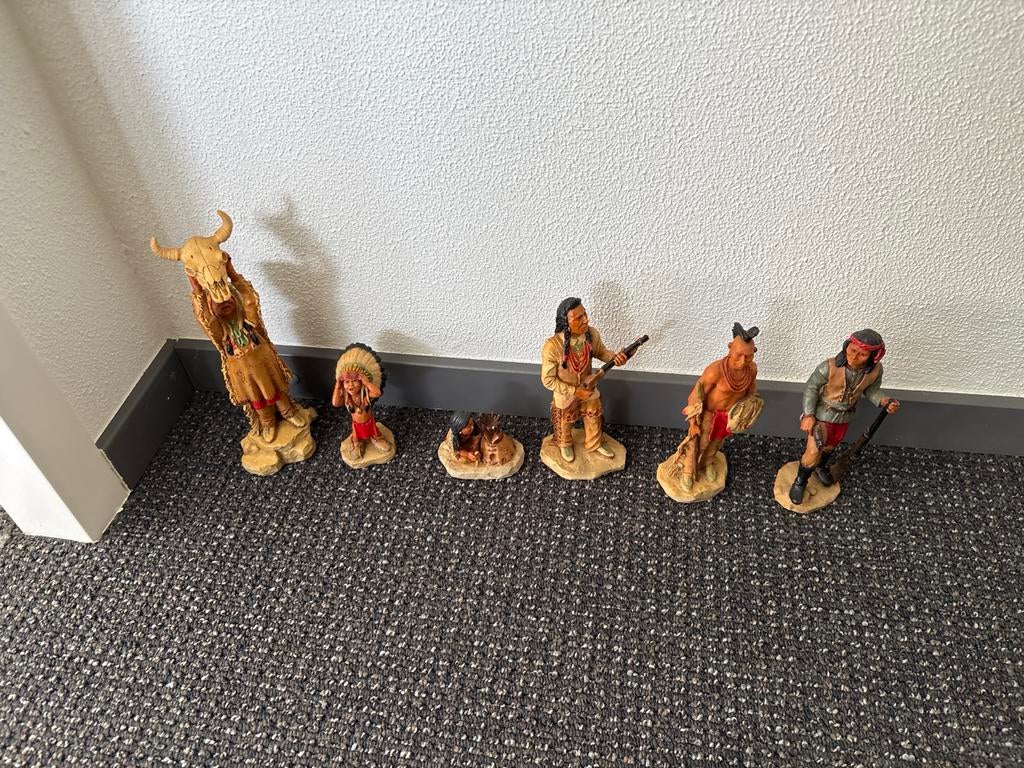 Set van indianen beelden, Castagna, Made in Italy 1988, Verzamelen, Beelden en Beeldjes, Ophalen of Verzenden, Gebruikt, Mens
