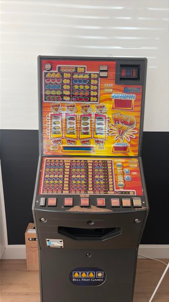 Gokkast hold it, Overige munten, Ophalen, Gebruikt, Met sleutels