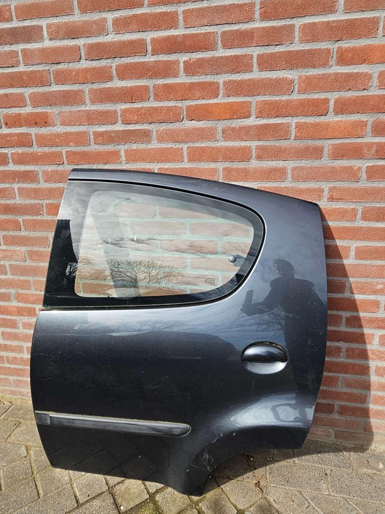 LINKER ACHTERDEUR PEUGEOT 107 / CITROËN C1, Niet ingevuld, Gebruikt, Citroën, Deur