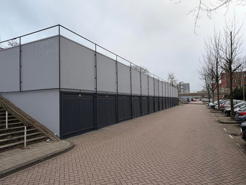 3 verhuurde garageboxen te koop:, Amsterdam