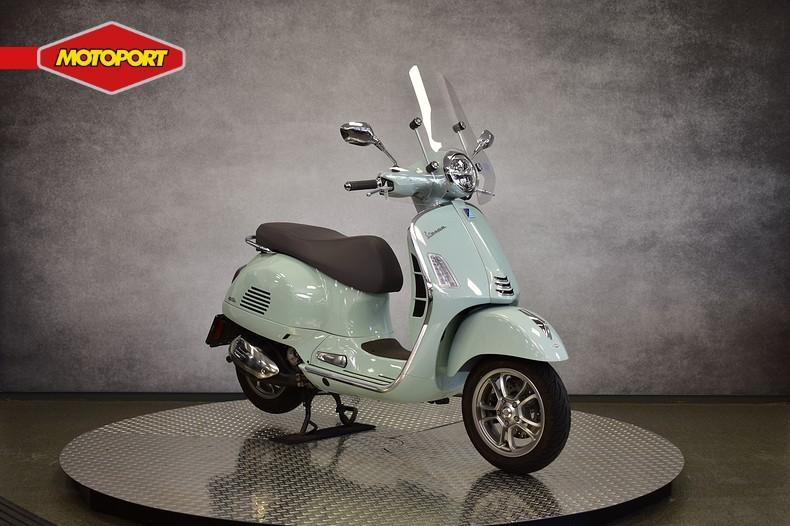 Vespa GTS 300 (bj 2024) - foto 2