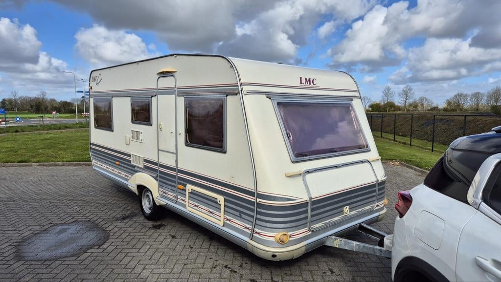 Ruime en complete caravan LMC Luxus 530K1 (2001), Treinzit, Particulier, Luifel, 5 tot 6 meter