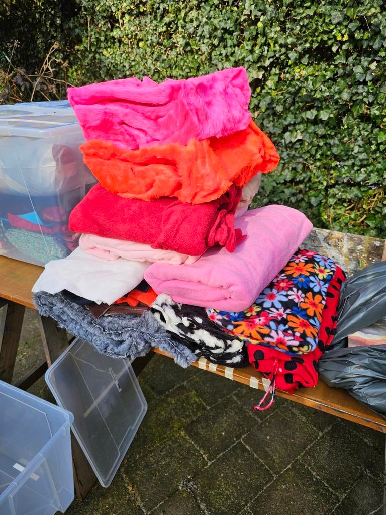 Partij fleece-stof lappen/coupons - 2 vuilniszakken, Ophalen, Overige kleuren, Nieuw, 30 tot 120 cm