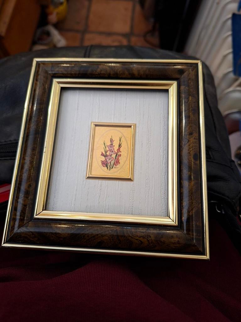 Ingelijste chromolithografie op 23 KT bladgoud, Antiek en Kunst, Kunst | Schilderijen | Modern, Ophalen of Verzenden