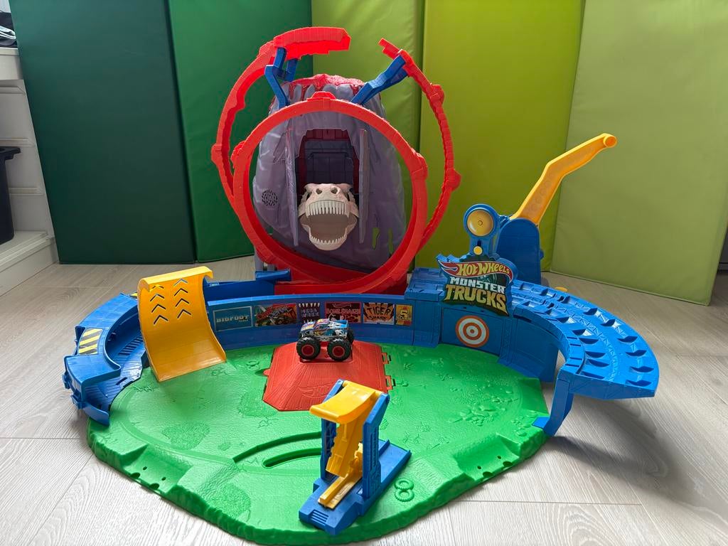 Hot Wheels Monster Truck T-Rex Vulkaan Arena, Ophalen, Racebaan, Zo goed als nieuw, Hot Wheels