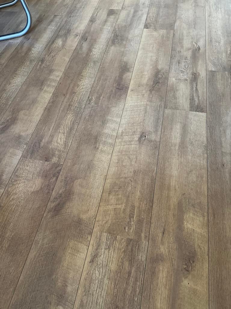 Laminaat 80m2 + gratis ondervloer + plinten + laminatsnijder, Huis en Inrichting, Stoffering | Vloerbedekking, Ophalen, Gebruikt