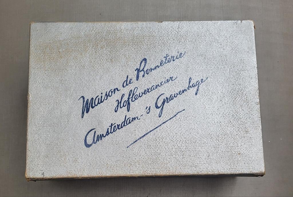 Te koop vintage doos Maison de Bonneterie, Ophalen of Verzenden